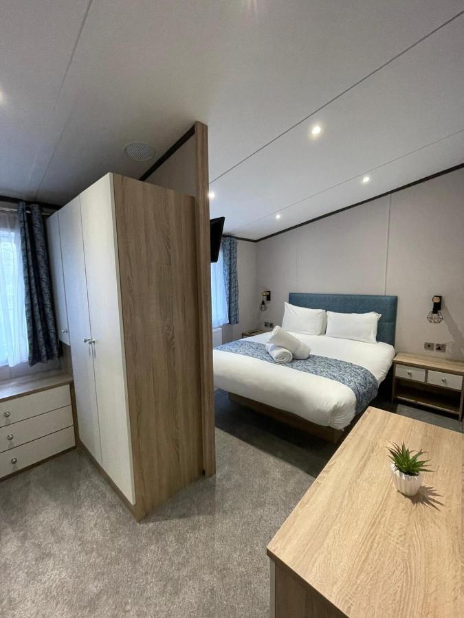 Lotus Lodge With Hot Tub يورك المظهر الخارجي الصورة