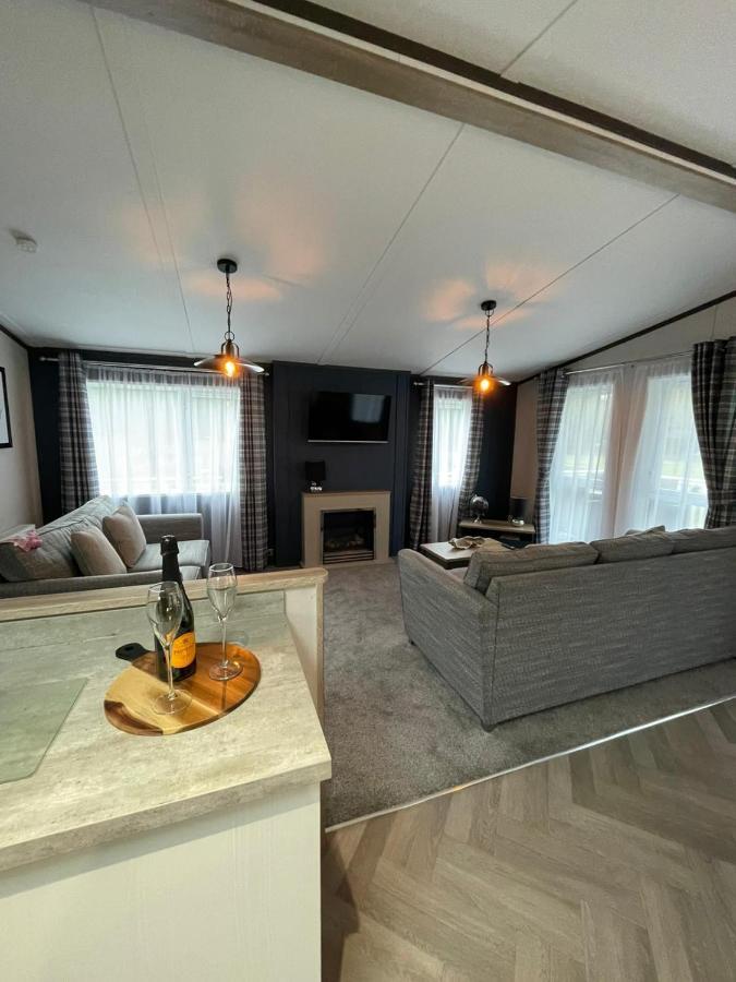 Lotus Lodge With Hot Tub يورك المظهر الخارجي الصورة