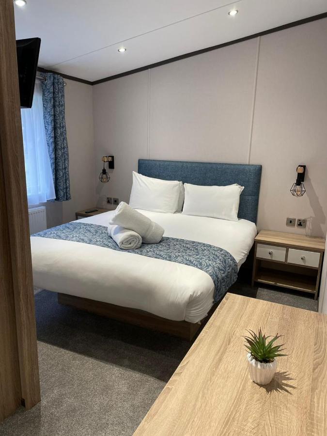 Lotus Lodge With Hot Tub يورك المظهر الخارجي الصورة