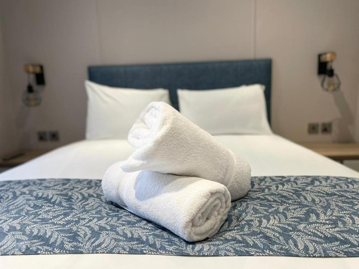 Lotus Lodge With Hot Tub يورك المظهر الخارجي الصورة